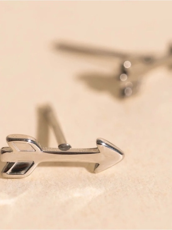 Oh Clementine Jewelry - Oh Clem cute mini arrow studs